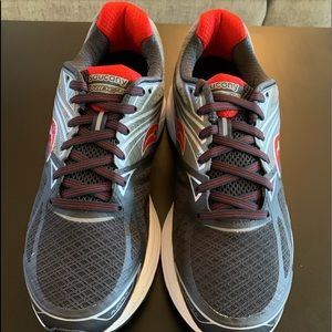 SOLD Saucony Ride 9 Everun Shoes